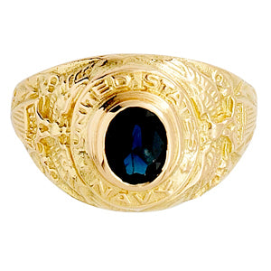 Bague homme Chevalière Américaine (appelée également bague universitaire ou bague d'école militaire) sertie d'un saphir.
<br>
<br>(Pour toutes questions sur les tailles, n'hésitez pas à nous contacter via nos réseaux sociaux ou par mail)