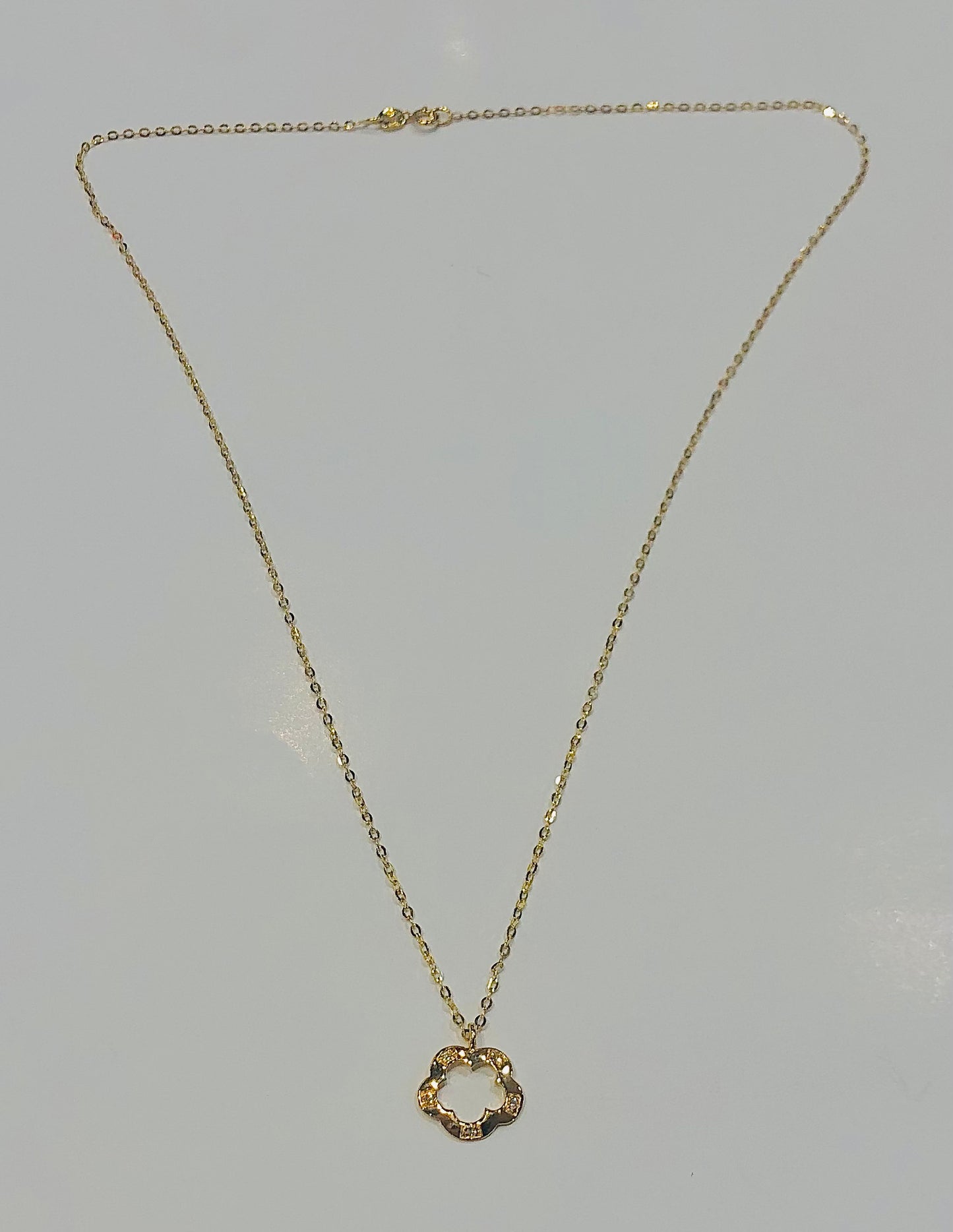 Collier en or jaune fleur de diamants CLOZEAU