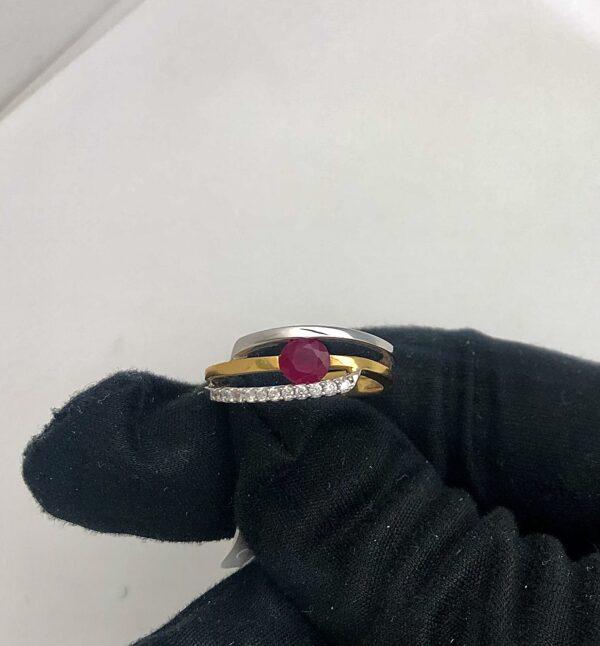 Bague en or bicolore,rubis et diamants