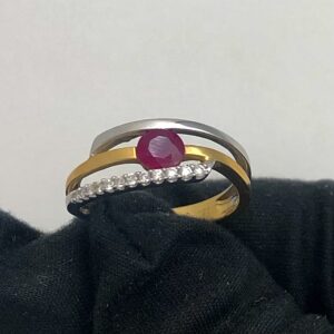 Bague en or bicolore,rubis et diamants