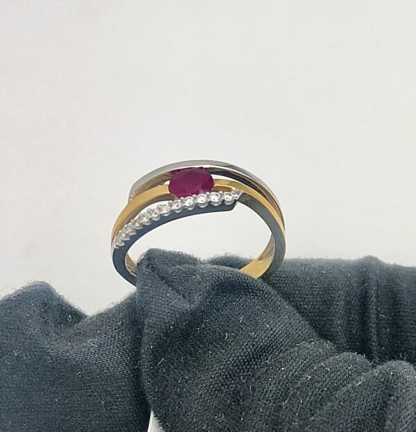 Bague en or bicolore,rubis et diamants