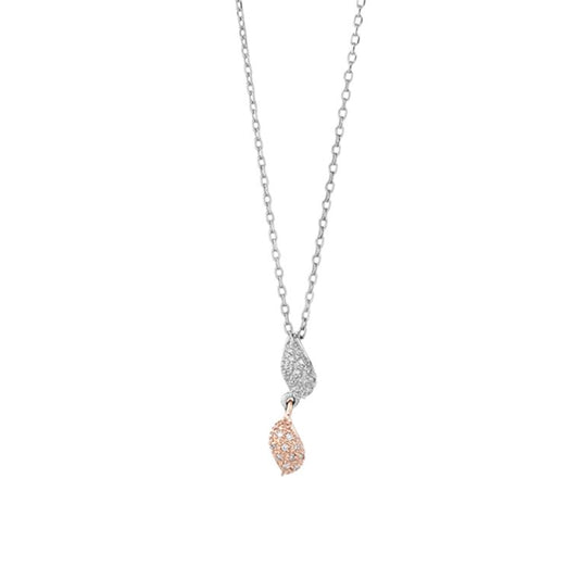 Collier bicolore en or rose et or gris serti de 20 diamants qui viendra sublimer votre cou.