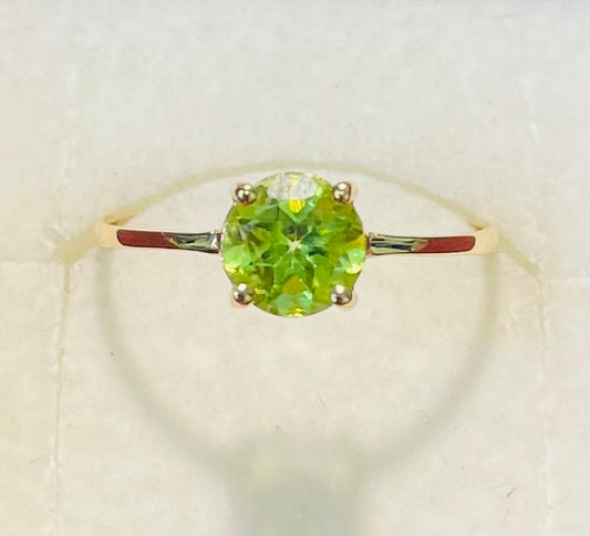 Bague en or jaune 18 carats sertie d'un péridot