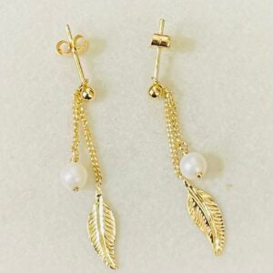 Boucles d'oreilles en or jaune 9carats plumes et perles