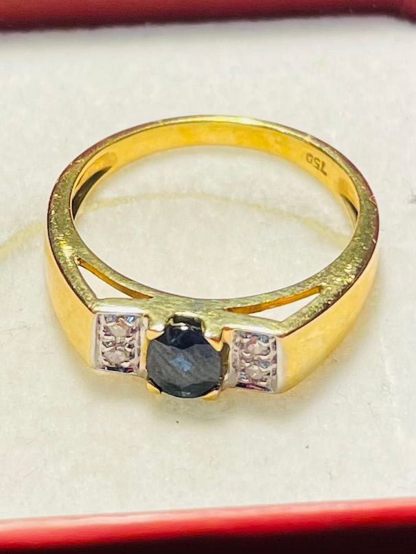 Bague en Or Jaune 18 Carats avec Saphir Ovale et Diamants