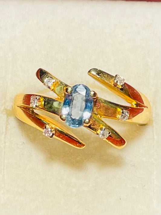 Bague en Or Jaune 18 Carats avec Saphir Bleu Clair et Diamants