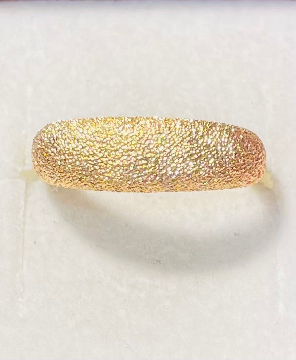 Bague en or jaune 18 carats - Le raffinement du ciselé velours Clozeau