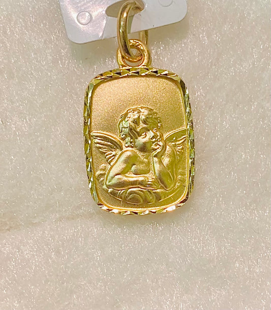 Médaille ange en or jaune plaque ciselée