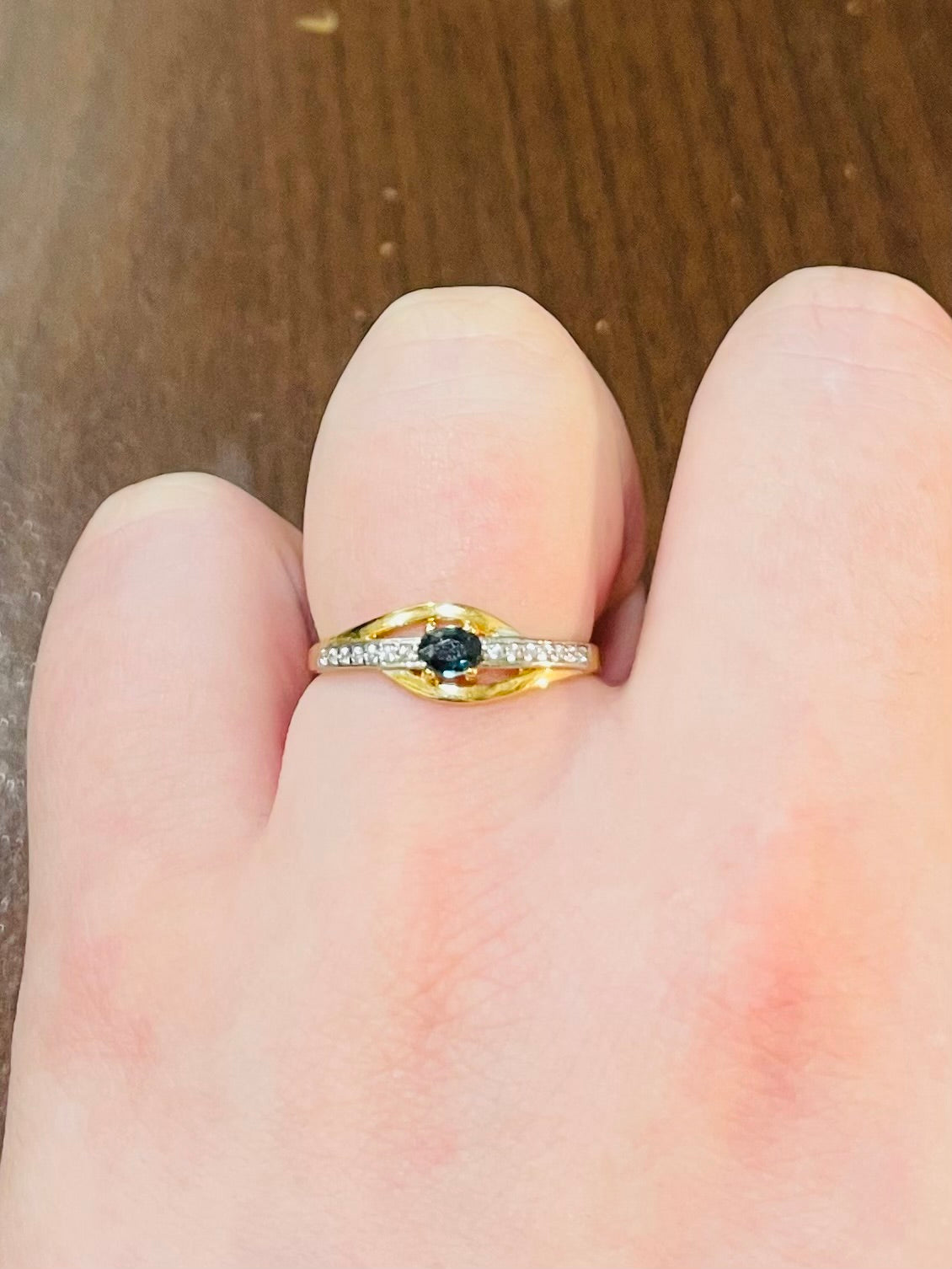 Bague en Or Jaune 18 Carats avec Saphir Ovale et Oxydes de Zirconium