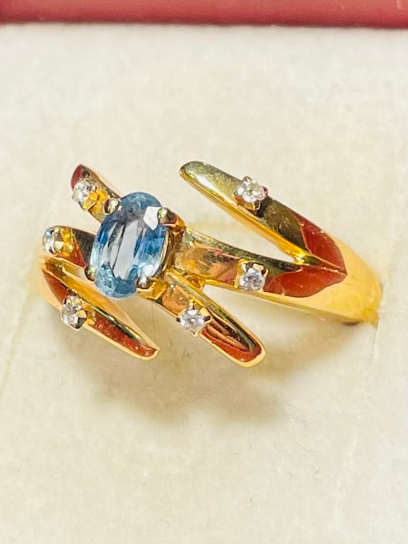 Bague en Or Jaune 18 Carats avec Saphir Bleu Clair et Diamants