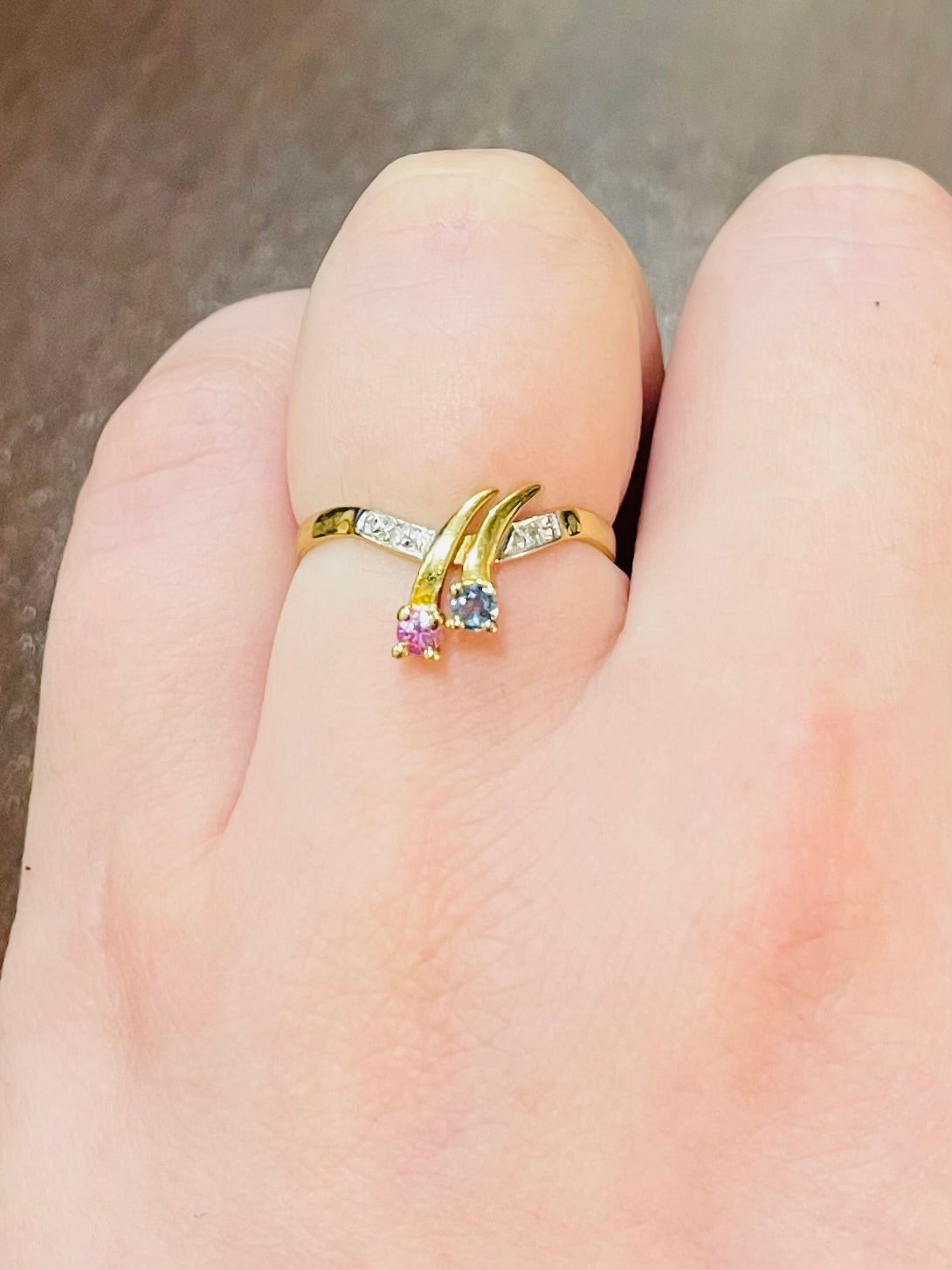 Bague en Or Jaune 18 Carats avec Saphirs Bleu et Rose et Diamants