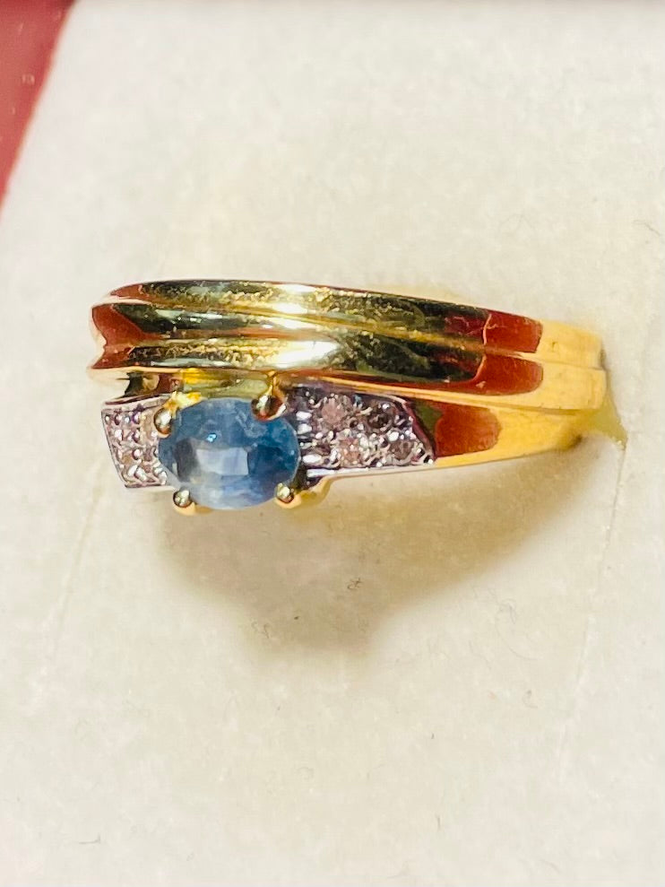 Bague en Or Jaune 18 Carats avec Saphir Bleu Clair et Diamants