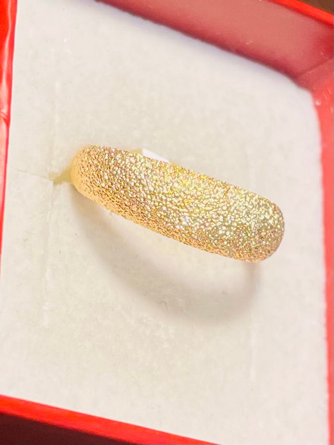 Bague en or jaune 18 carats - Le raffinement du ciselé velours Clozeau