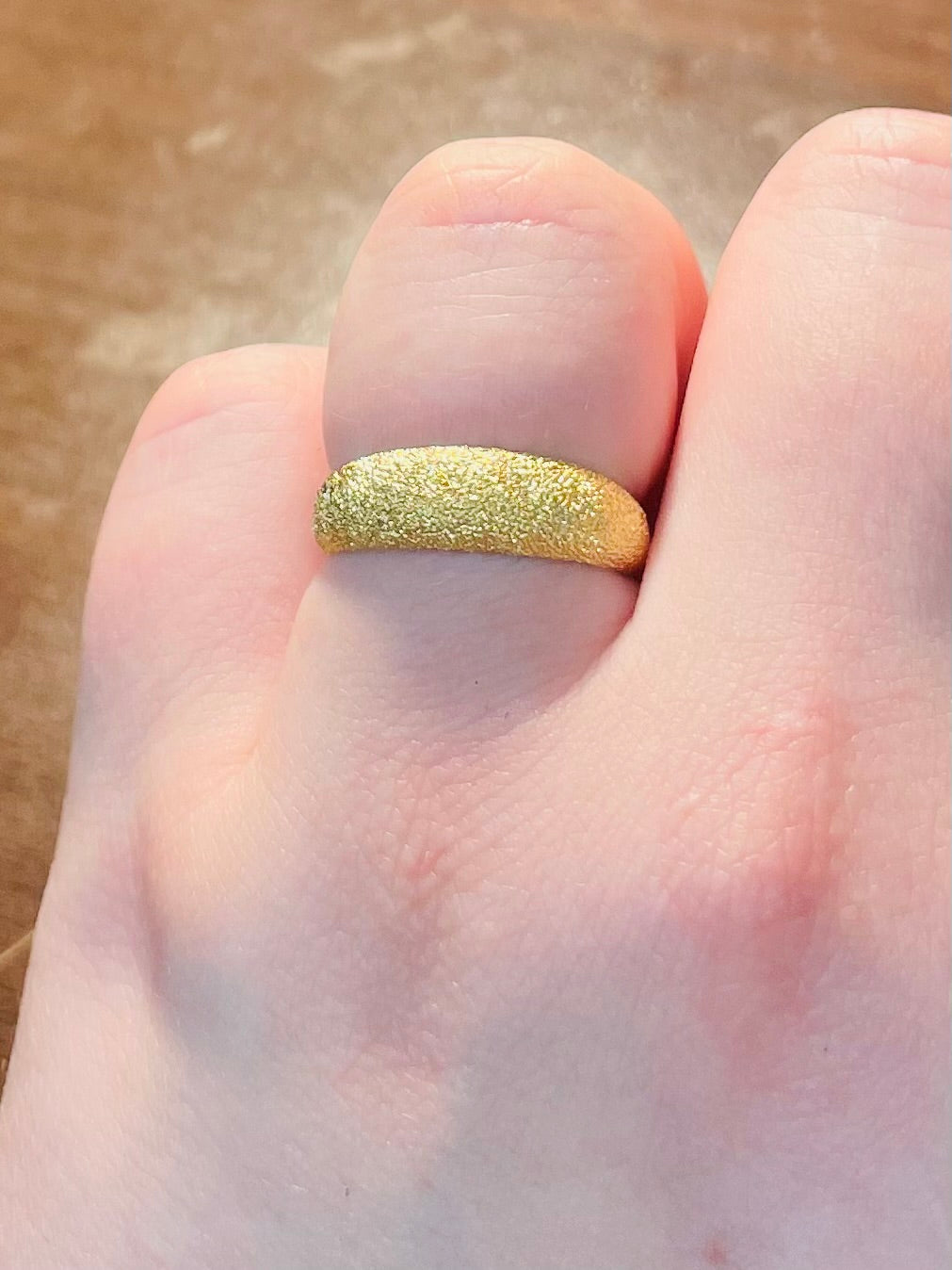 Bague en or jaune 18 carats - Le raffinement du ciselé velours Clozeau