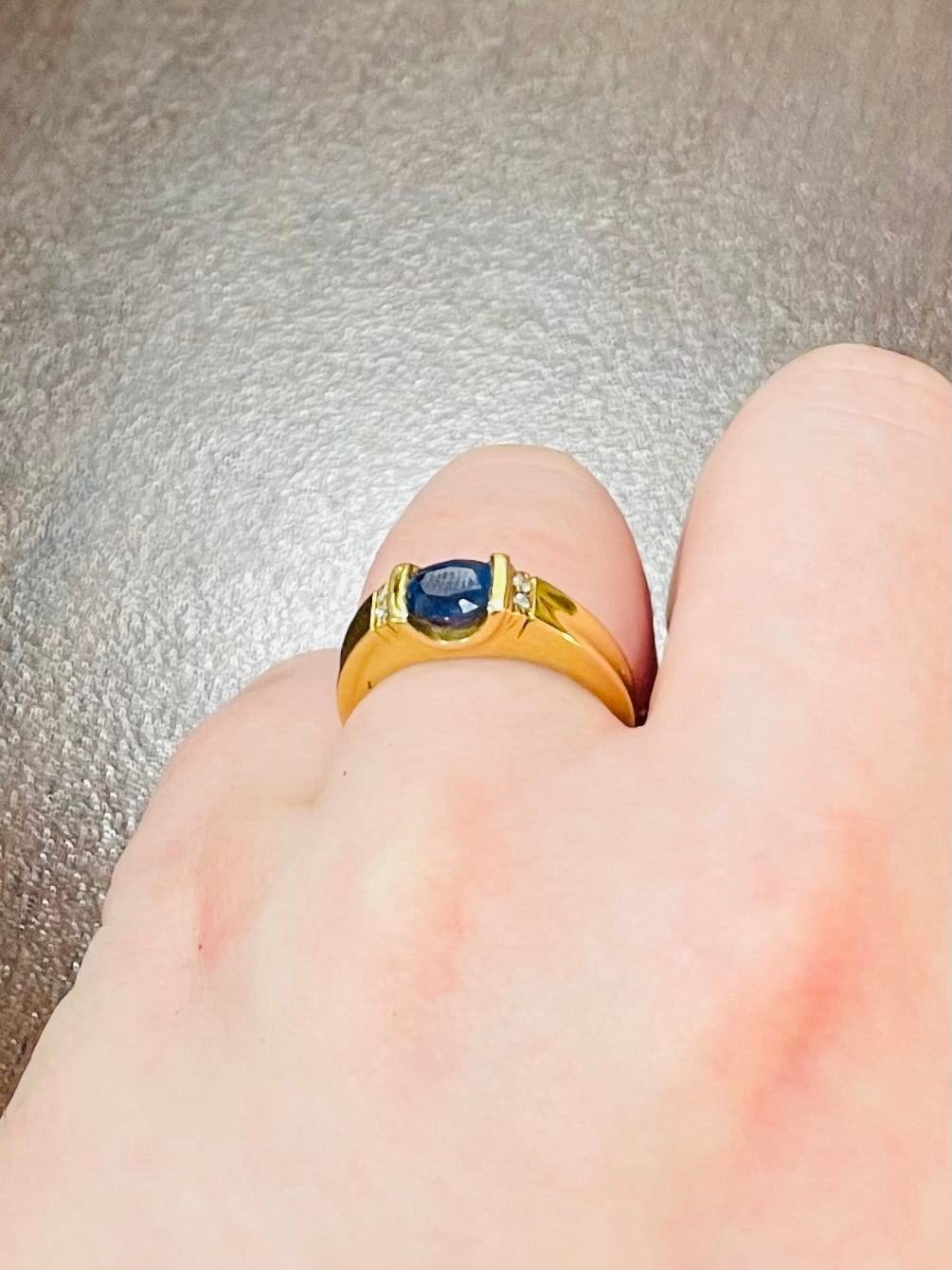 Bague en Or Jaune 18 Carats avec Saphir Ovale et Diamants