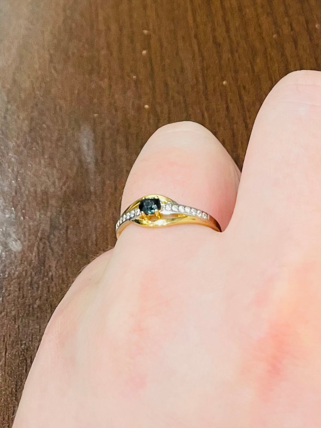 Bague en Or Jaune 18 Carats avec Saphir Ovale et Oxydes de Zirconium