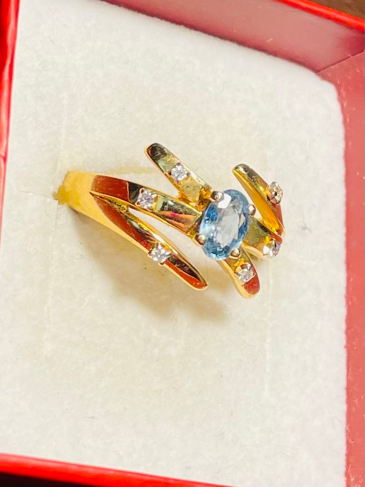 Bague en Or Jaune 18 Carats avec Saphir Bleu Clair et Diamants