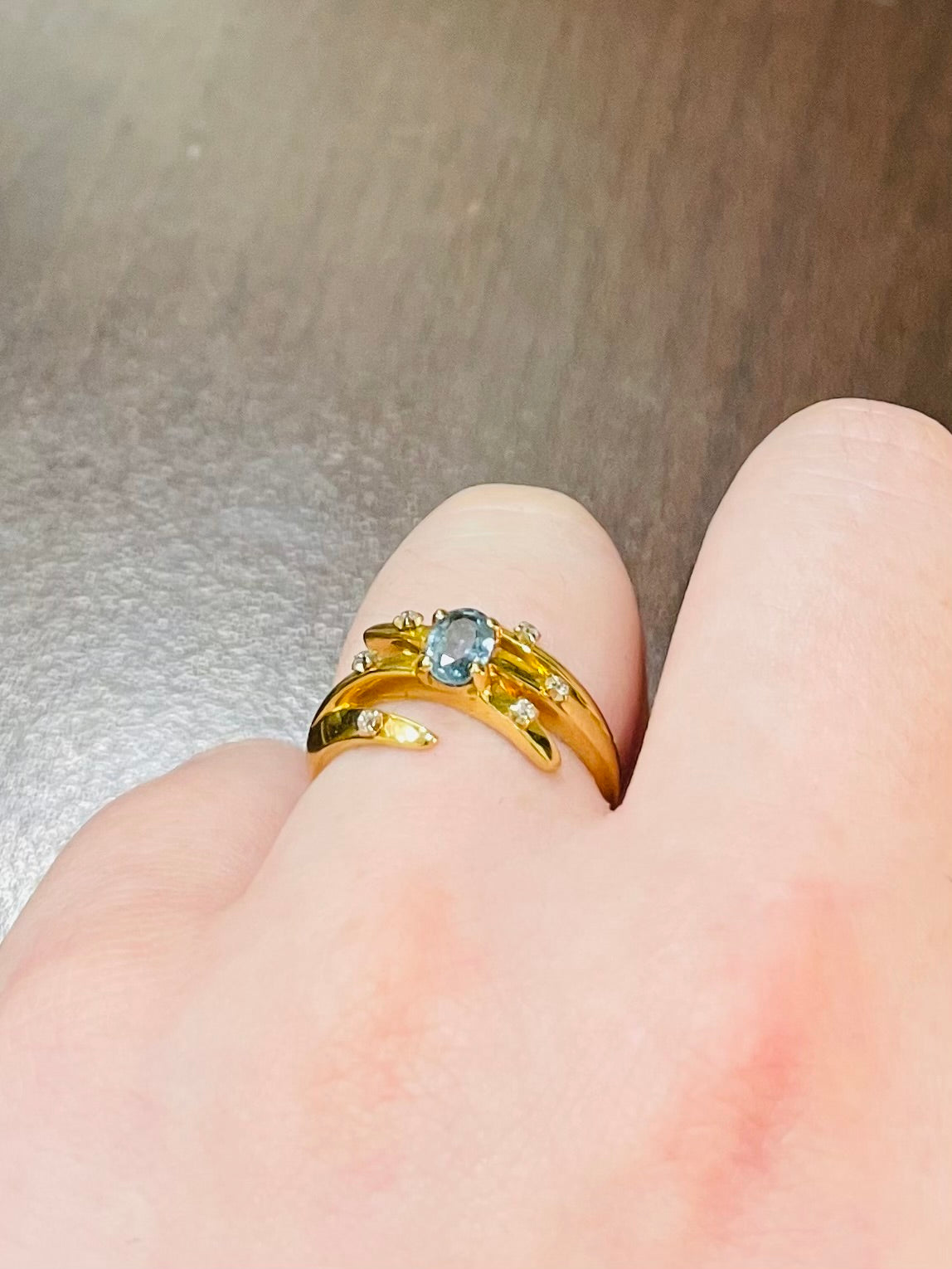 Bague en Or Jaune 18 Carats avec Saphir Bleu Clair et Diamants