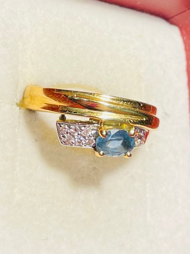 Bague en Or Jaune 18 Carats avec Saphir Bleu Clair et Diamants