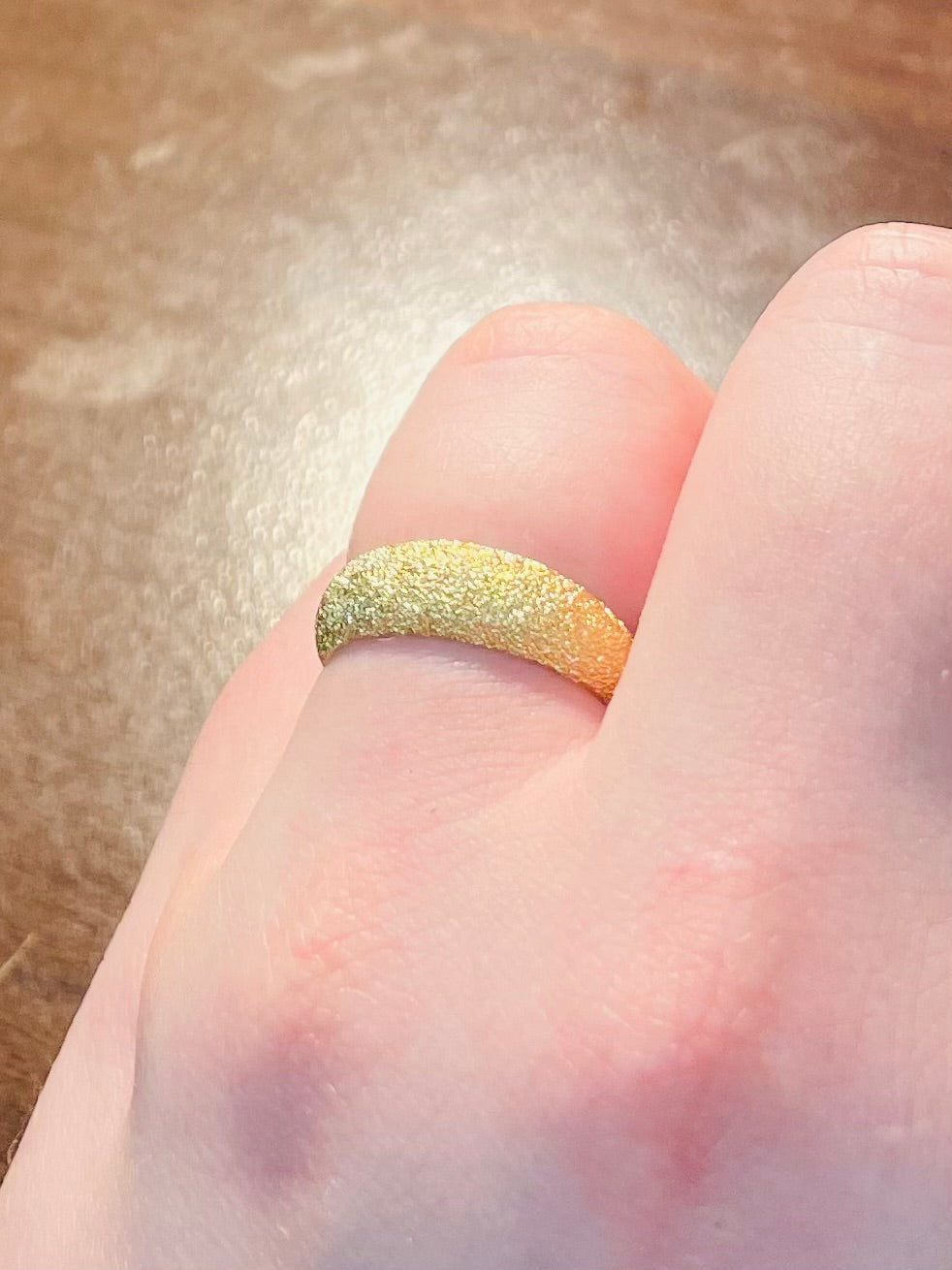 Bague en or jaune 18 carats - Le raffinement du ciselé velours Clozeau