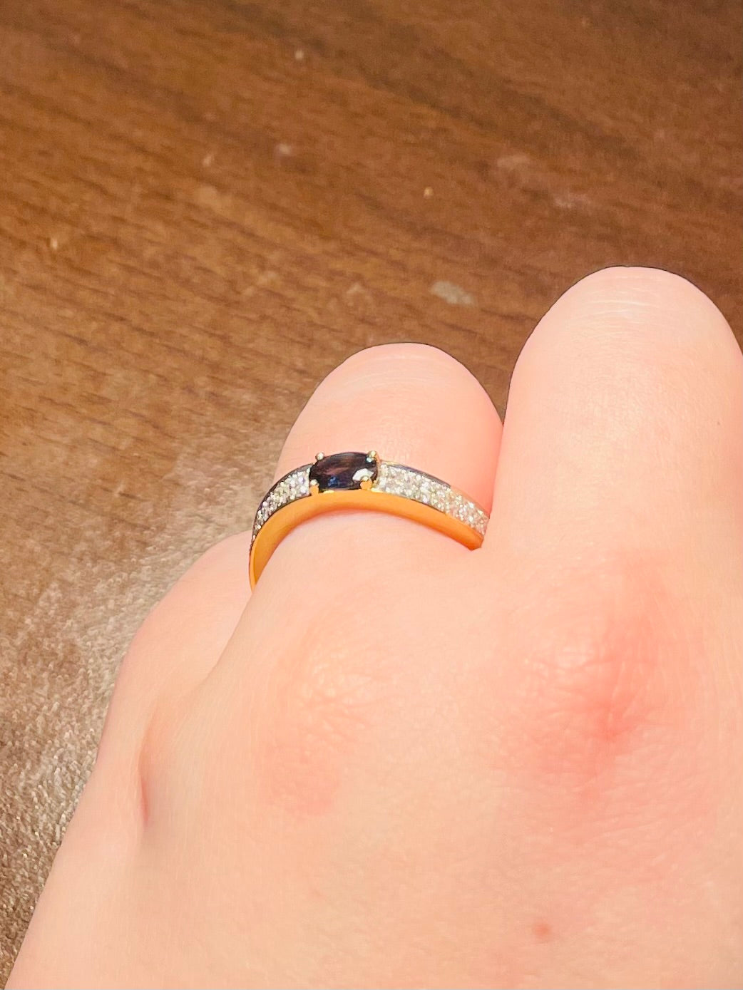 Bague en or jaune 18 carats sertie d'un saphir et de diamants