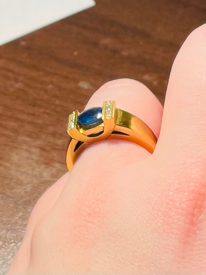 Bague en or jaune 18 carats sertie d'un saphir et de diamants